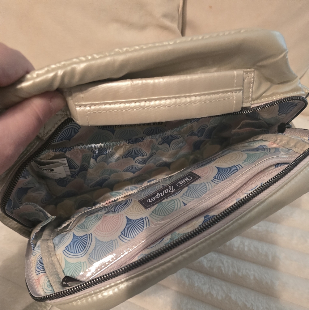 Lug Ranger Legacy Crossbody - Picture 4 of 7